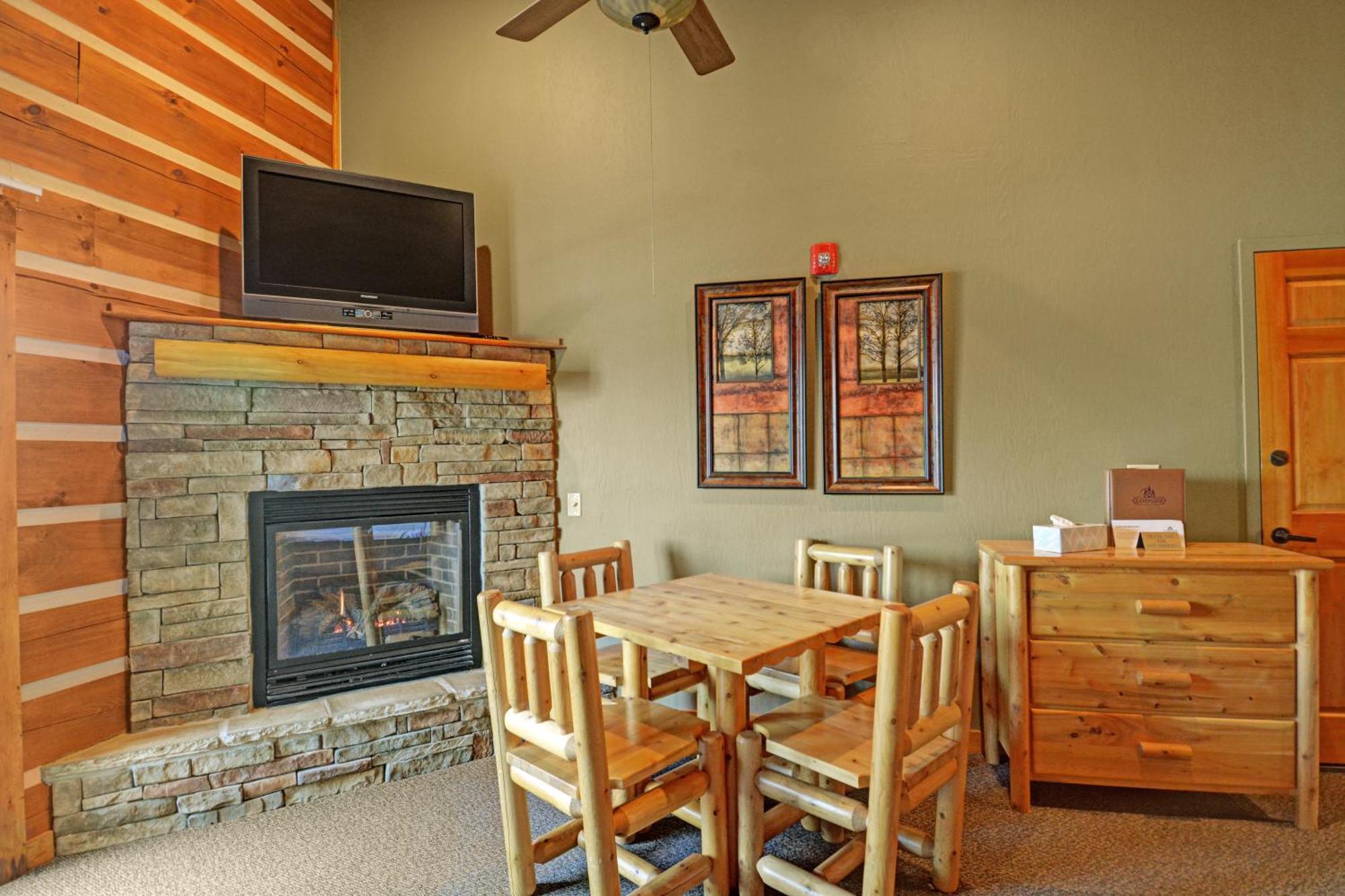 The Lodges At Sunset Village McHenry Room photo