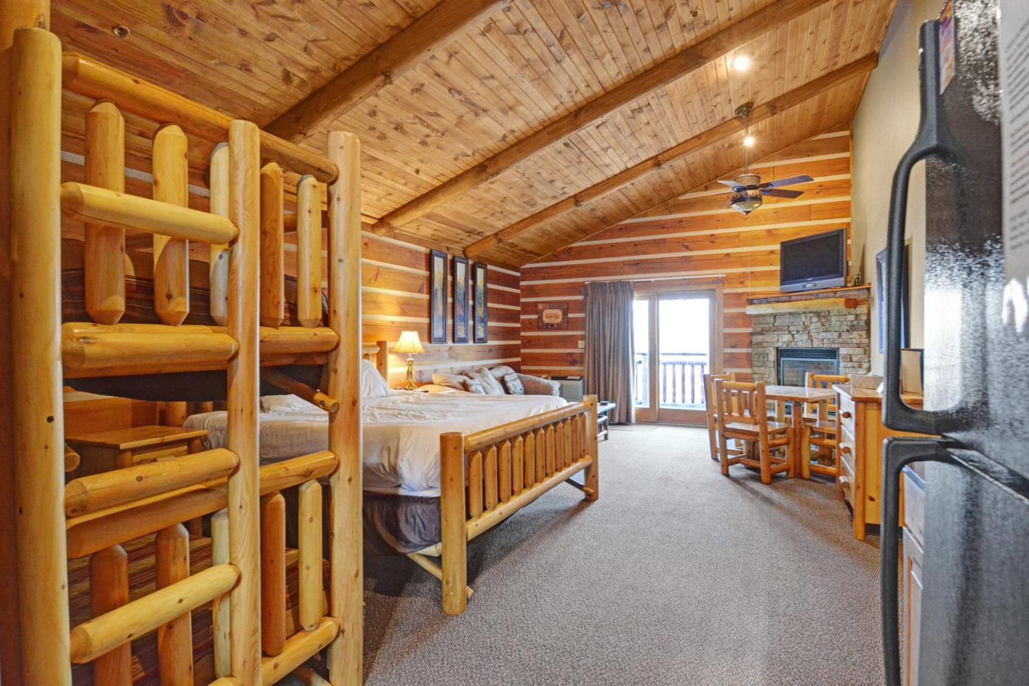The Lodges At Sunset Village McHenry Room photo