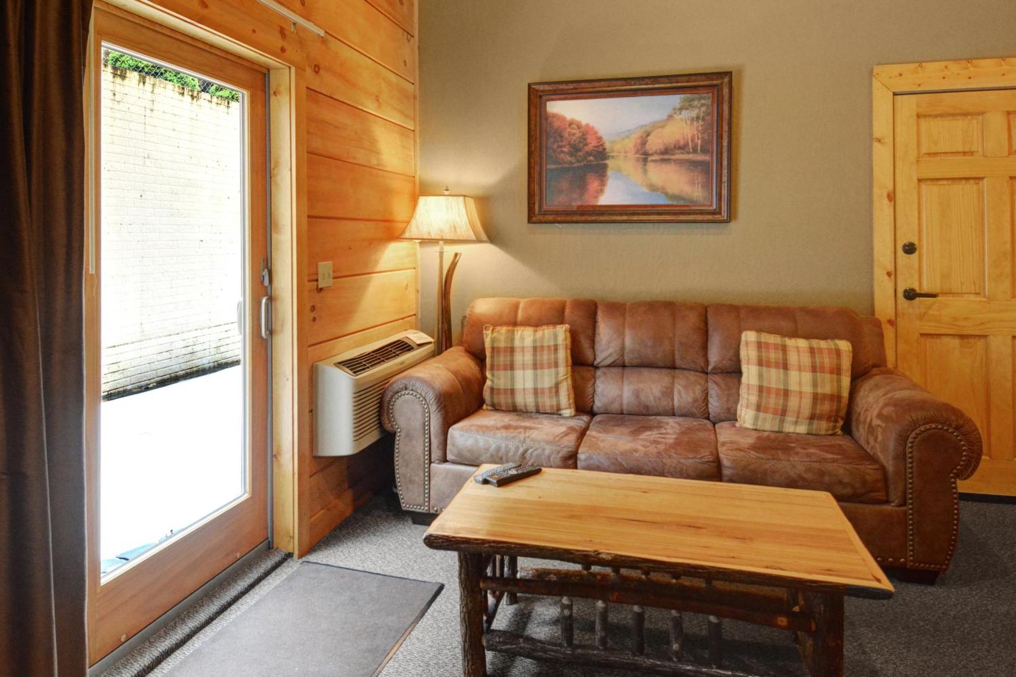 The Lodges At Sunset Village McHenry Room photo