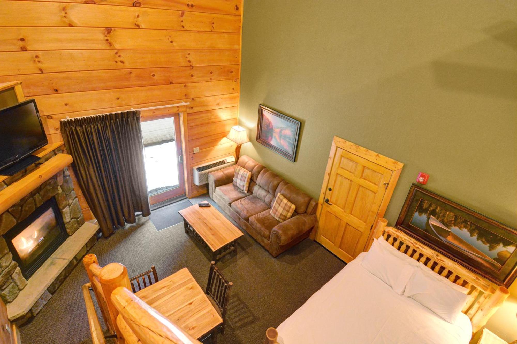 The Lodges At Sunset Village McHenry Room photo