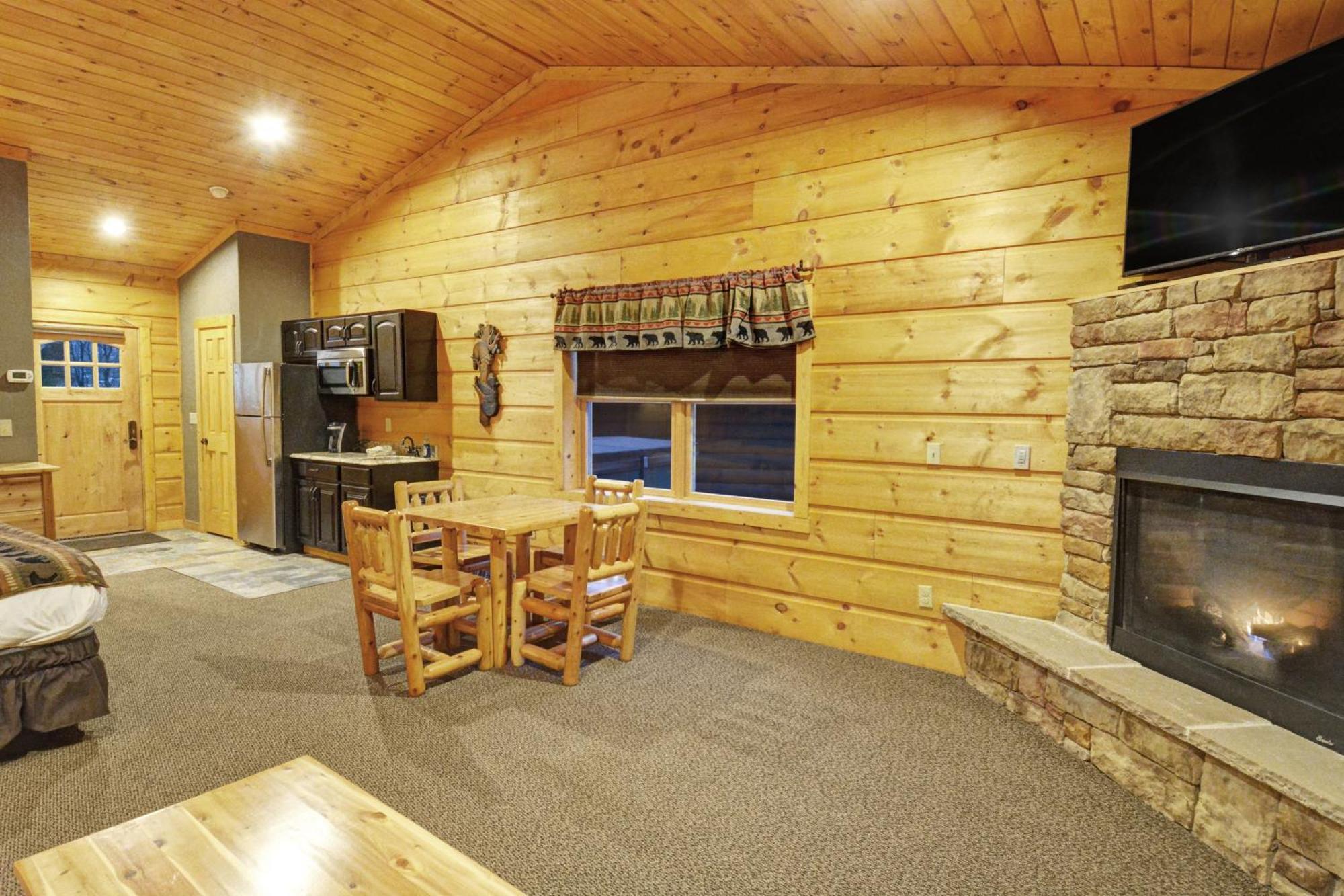 The Lodges At Sunset Village McHenry Room photo
