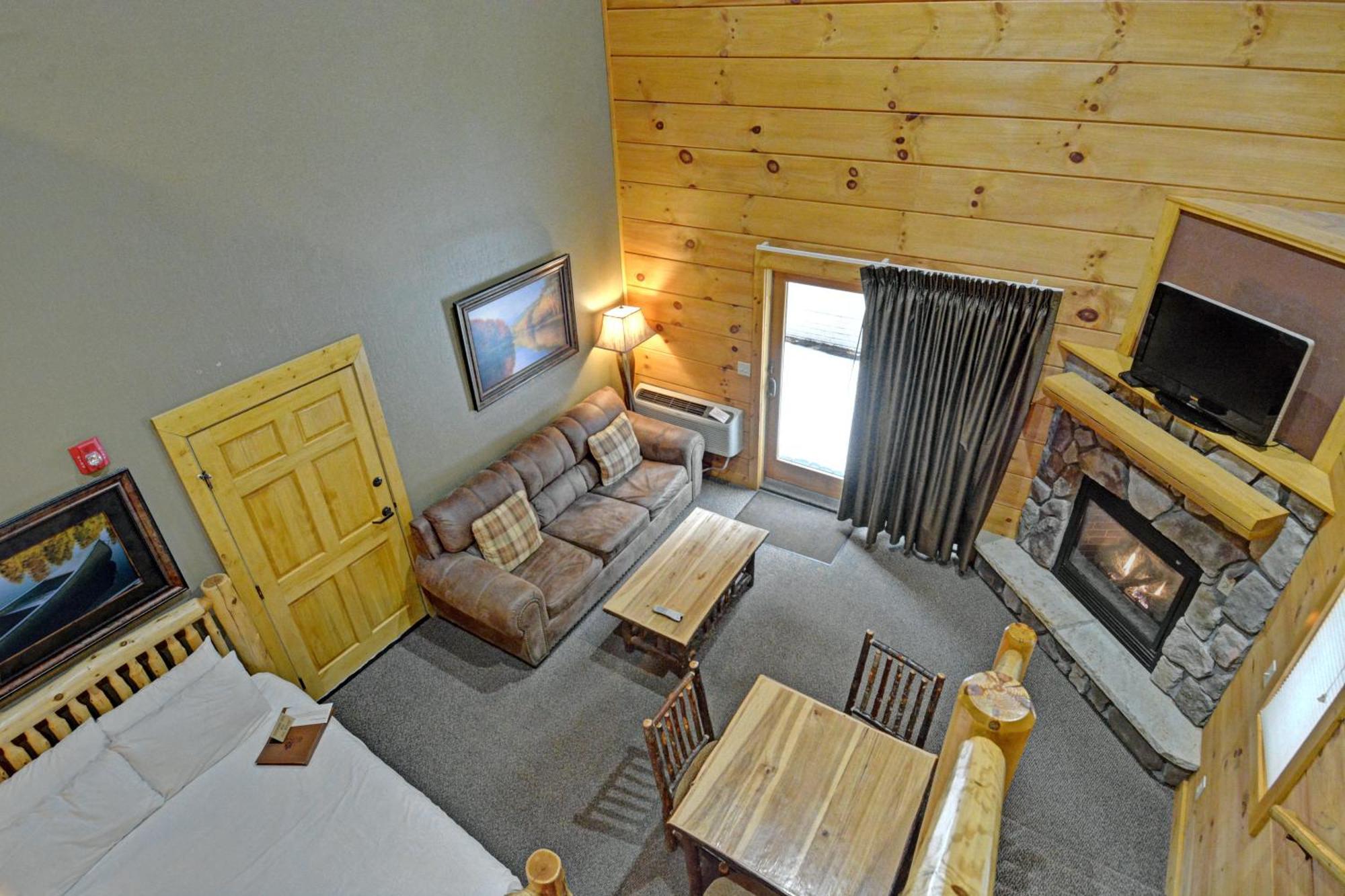 The Lodges At Sunset Village McHenry Room photo
