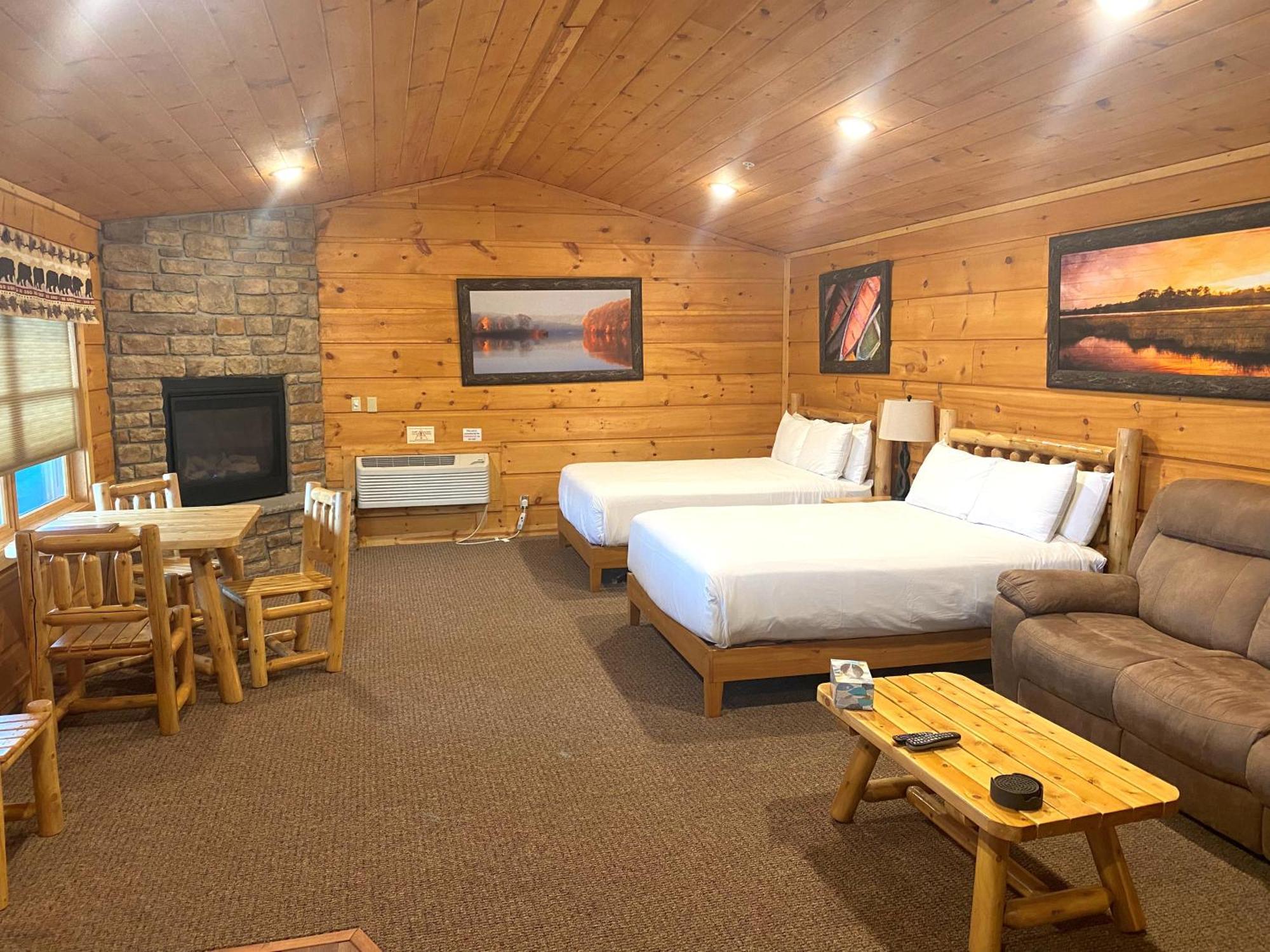 The Lodges At Sunset Village McHenry Room photo