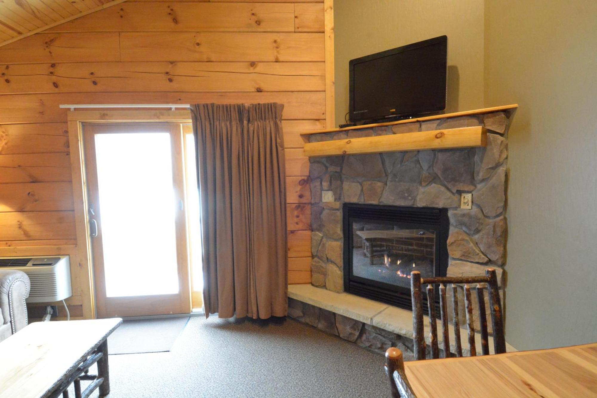 The Lodges At Sunset Village McHenry Room photo