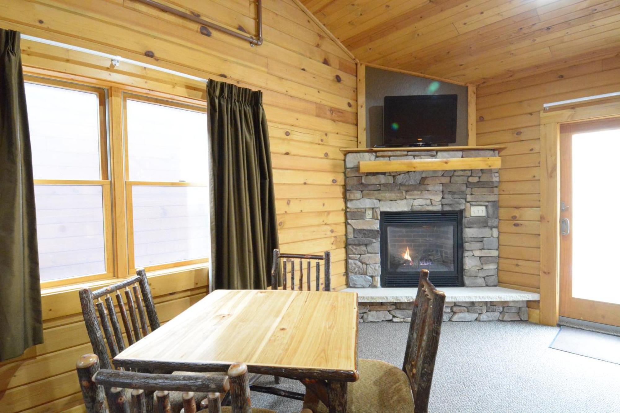 The Lodges At Sunset Village McHenry Room photo