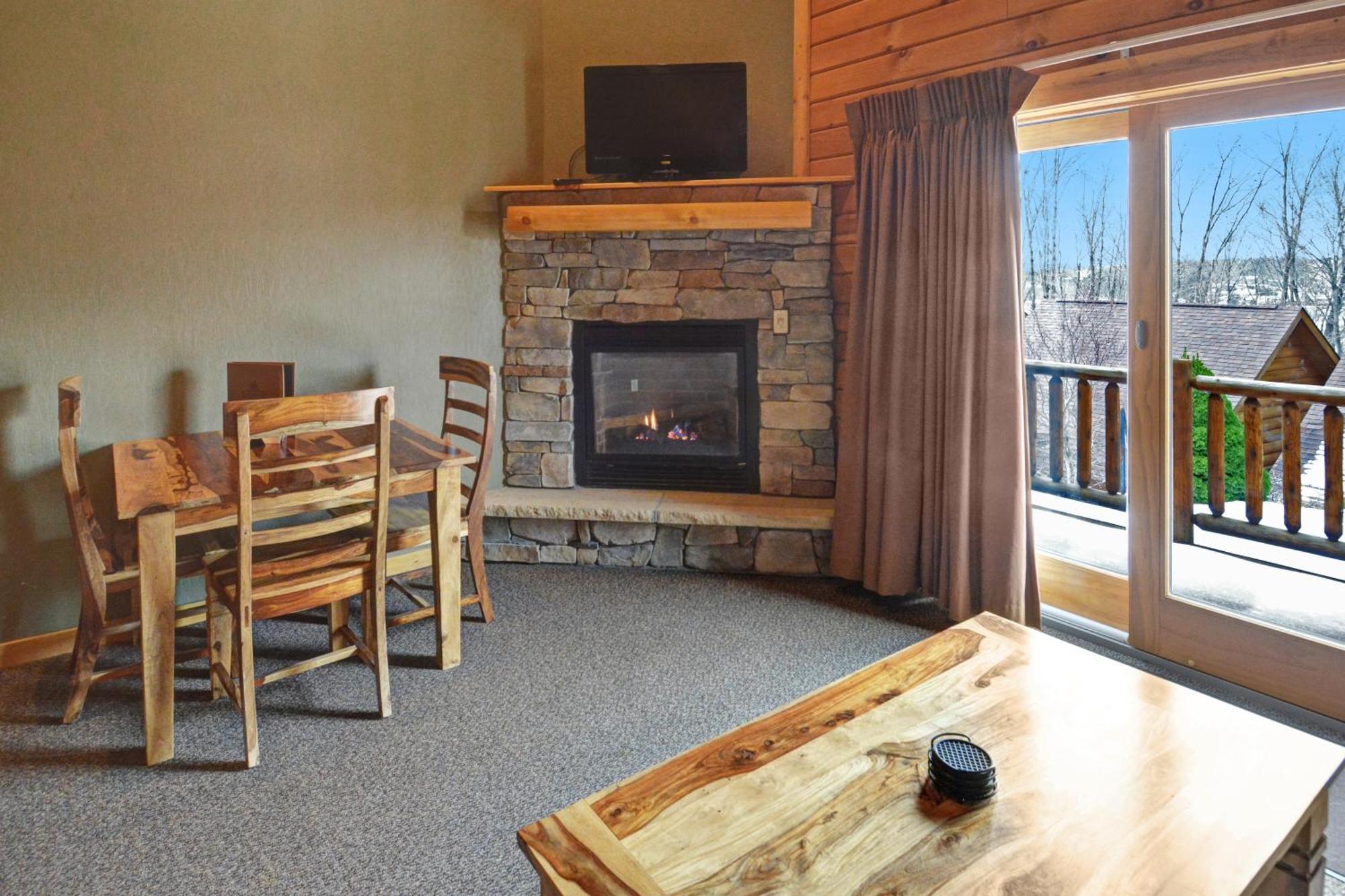 The Lodges At Sunset Village McHenry Room photo